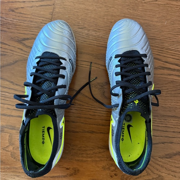 Men’s Nike Tiempo Legend 10 Elite, Size 10 - Picture 1 of 5